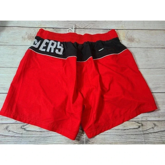 G-III Sports Carl Banks University of Wisconsin Badgers Men's Swim Shorts Large - Picture 2 of 5